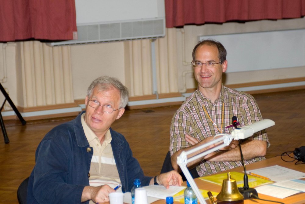 The members of the International Program Committee: senior physicist-researcher L.Vitushkin (BIPM, Sиvres, France) and Professor O.Francis (Luxembourg), (from left to right)